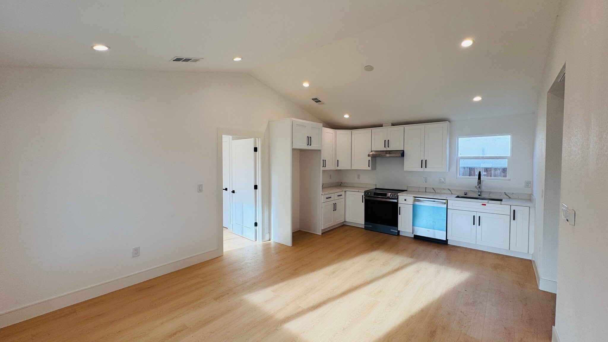 Building Photo - 374 S 21st St