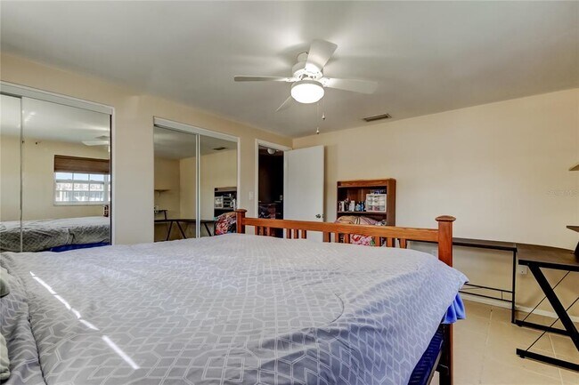 Building Photo - 3041 Huntington Rd