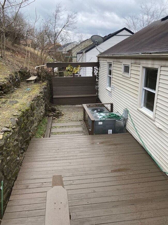 Building Photo - Adorable 2 Bedroom 1 Bath Home in Sylvan Heights!