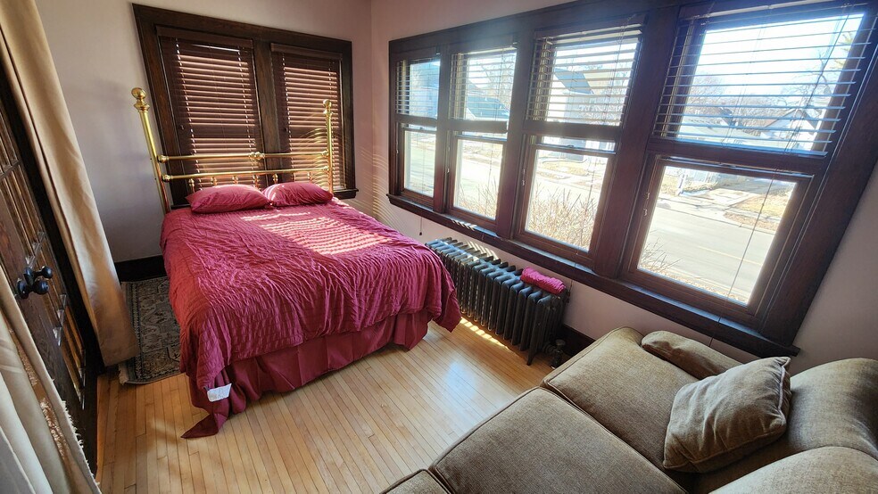 BR 4, non-confirming, no closet - 3230 Lyndale Ave N