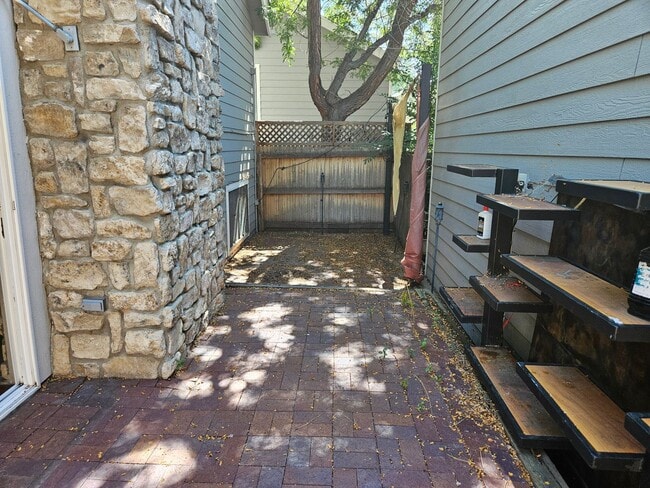 Building Photo - 3 BED 2 BATH IN AURORA