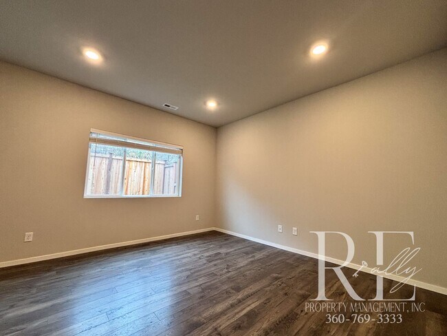 Building Photo - Charming 3-Bedroom, 2.5-Bath Home with Mod...
