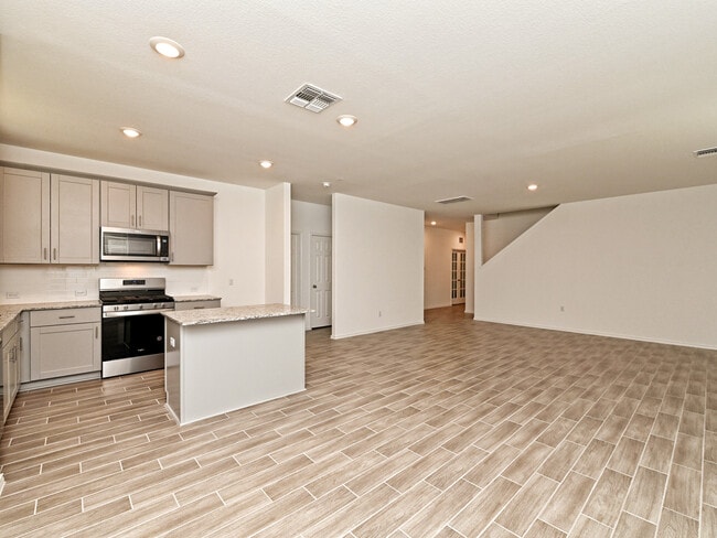 Building Photo - 1625 Holly Lk Dr