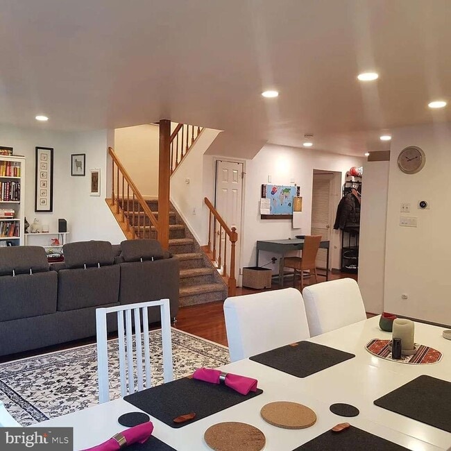 Building Photo - 15 Colebrook Ct