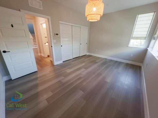 Building Photo - $4495 - Beautiful Corner Unit Townhome in ...