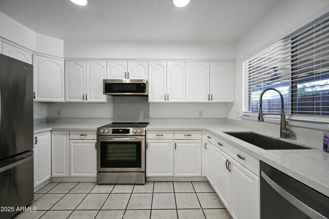 Building Photo - 5833 W John Cabot Rd