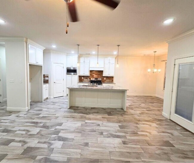 Building Photo - 1001 W Ashmore Landing Loop