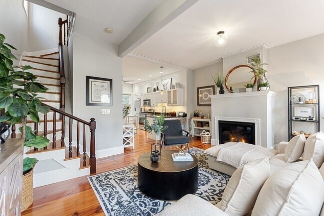 Building Photo - 511 E 5th St