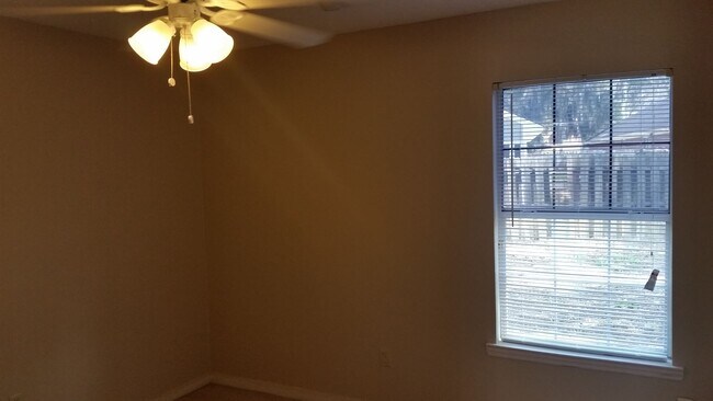 Building Photo - GA Town Home