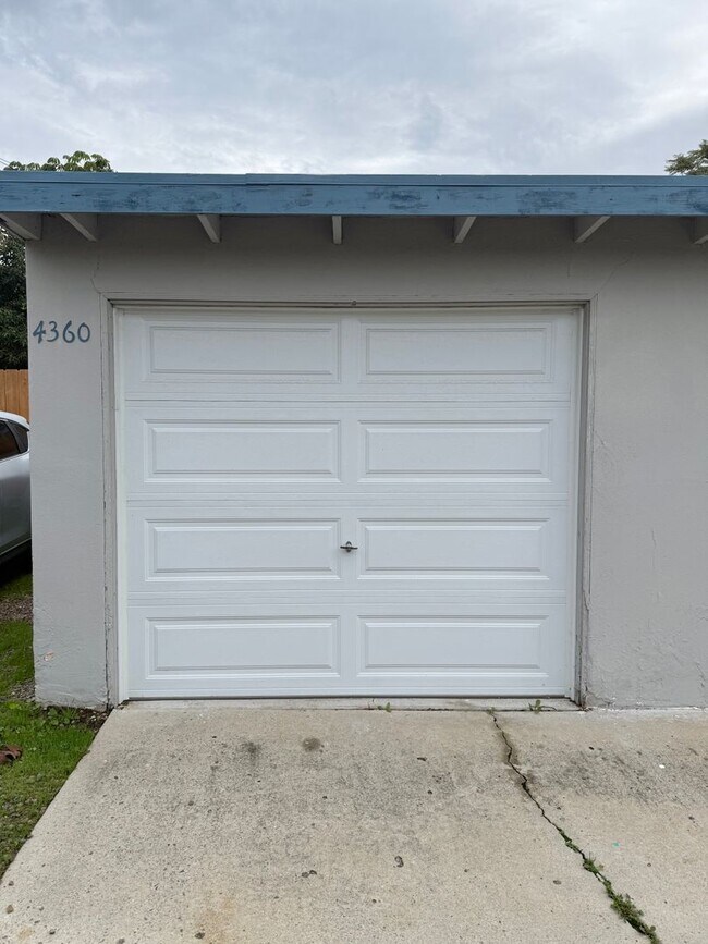 Building Photo - CLAIREMONT DRIVE