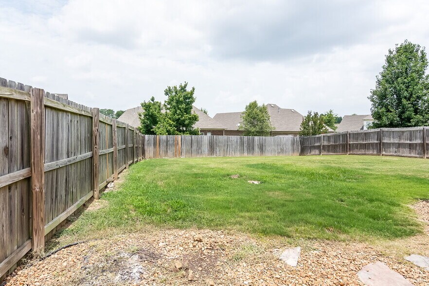 Building Photo - 3317 Champion Hills Dr