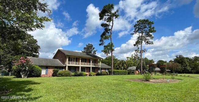 Building Photo - 7540 Hollyridge Rd