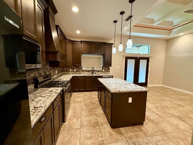Building Photo - 216 Canyon Oak Dr