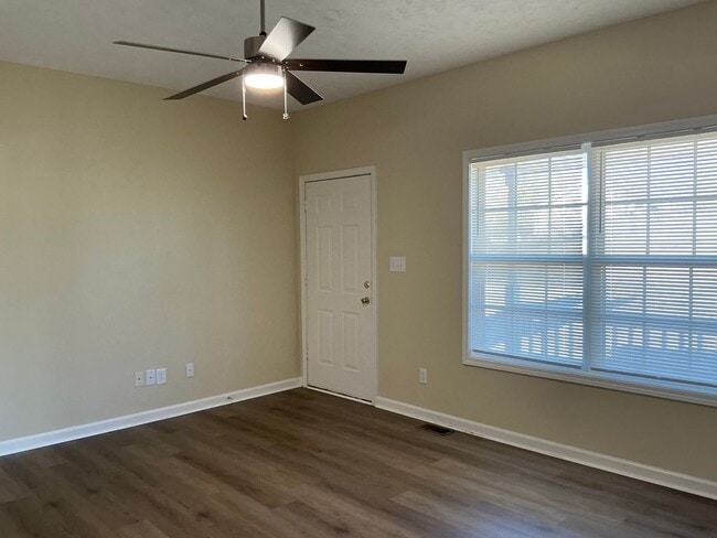 Building Photo - 1006 Bobcat Dr