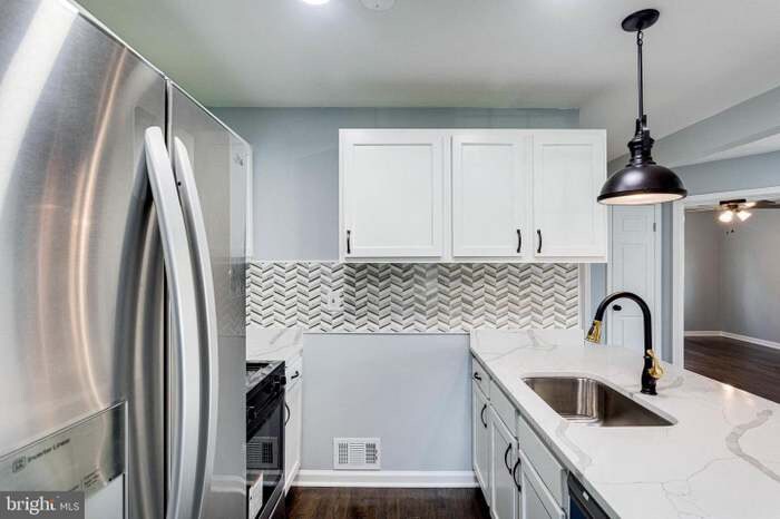 Building Photo - 4331 Shell St