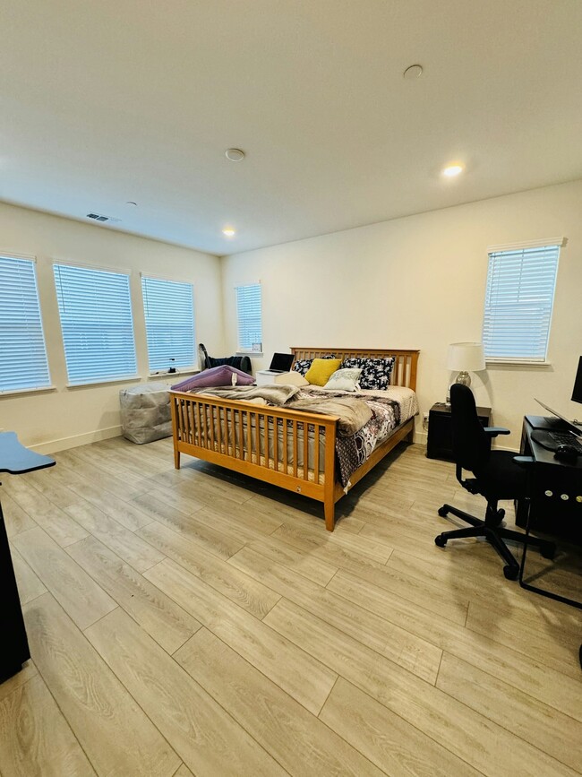 Building Photo - 1715 Tierra Ct
