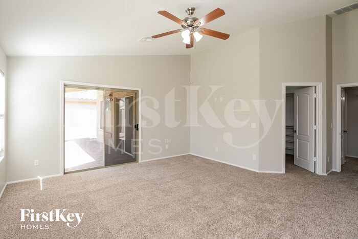 Building Photo - 1263 W Busa Dr