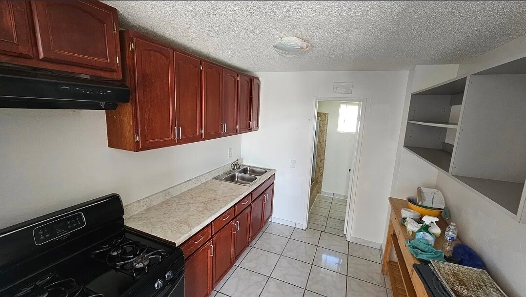 Building Photo - 832 Adelita St