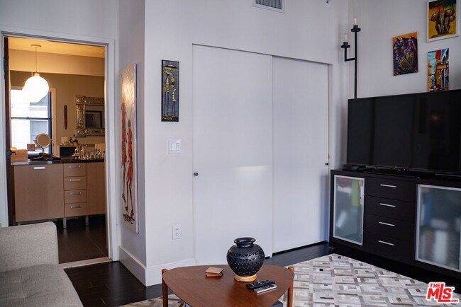 Building Photo - 460 S Spring St