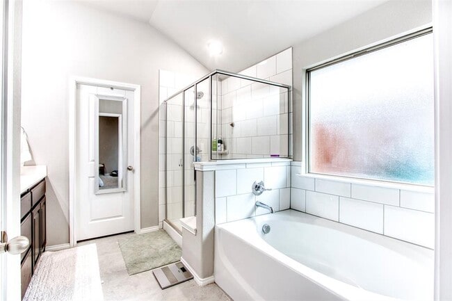 Building Photo - 2846 Hudson Dr