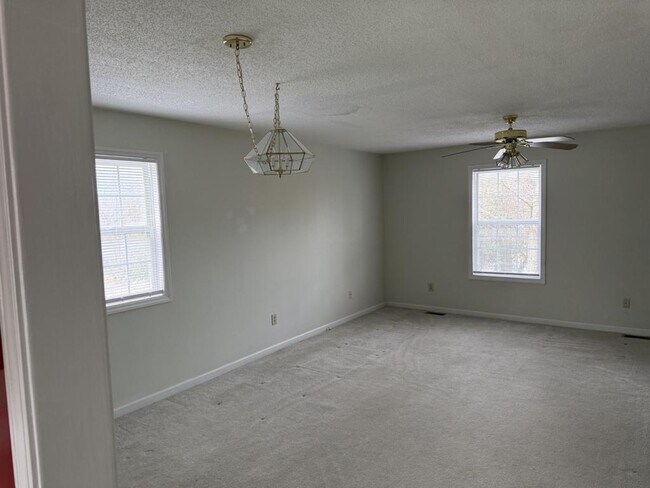 Building Photo - 706 S Cherokee St