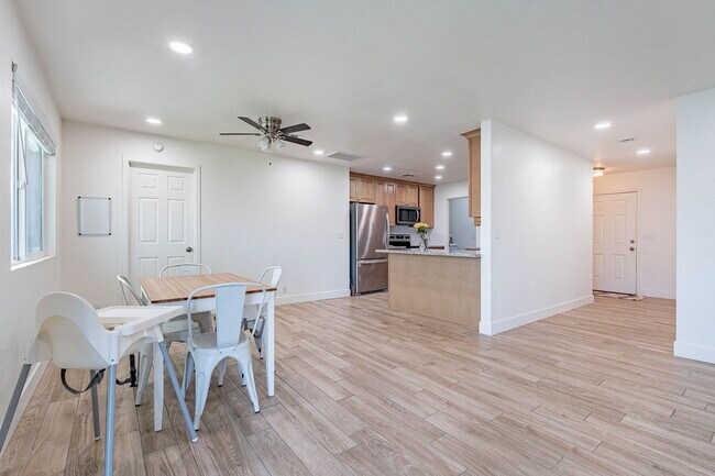 Building Photo - 651 E Kael Cir