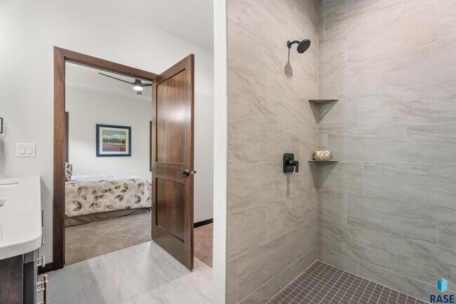 Building Photo - 1113 S Foss Ave