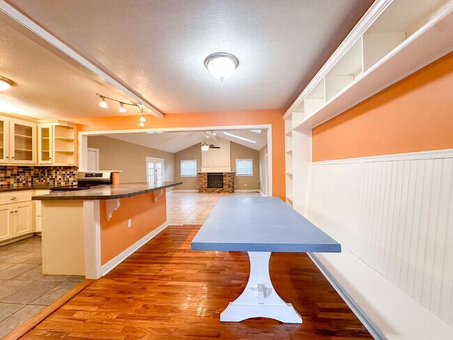 Building Photo - Large 3/2 in Tech Terrace