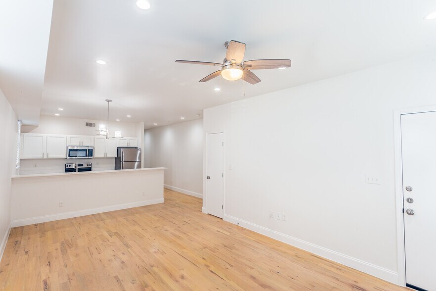 Building Photo - 4914-4916 San Jacinto St