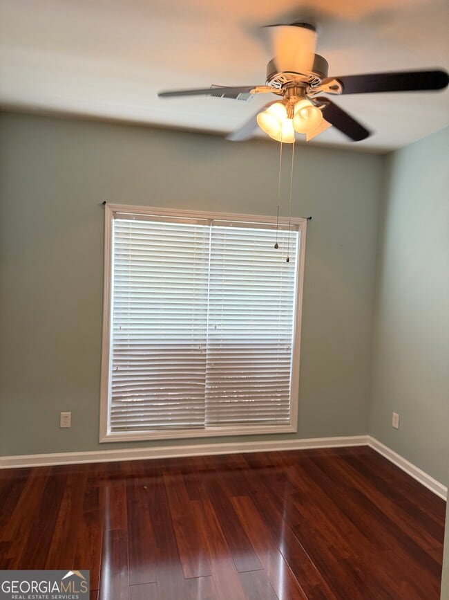Building Photo - 5105 Yellow Pine Dr