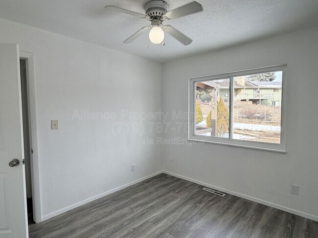 Building Photo - 3280 El Canto Dr