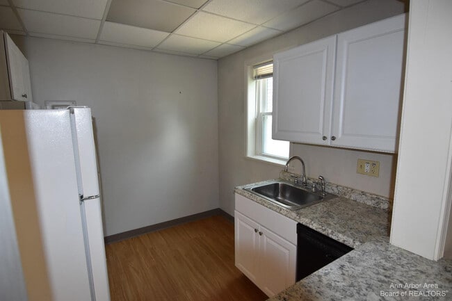 Building Photo - 1331 White St