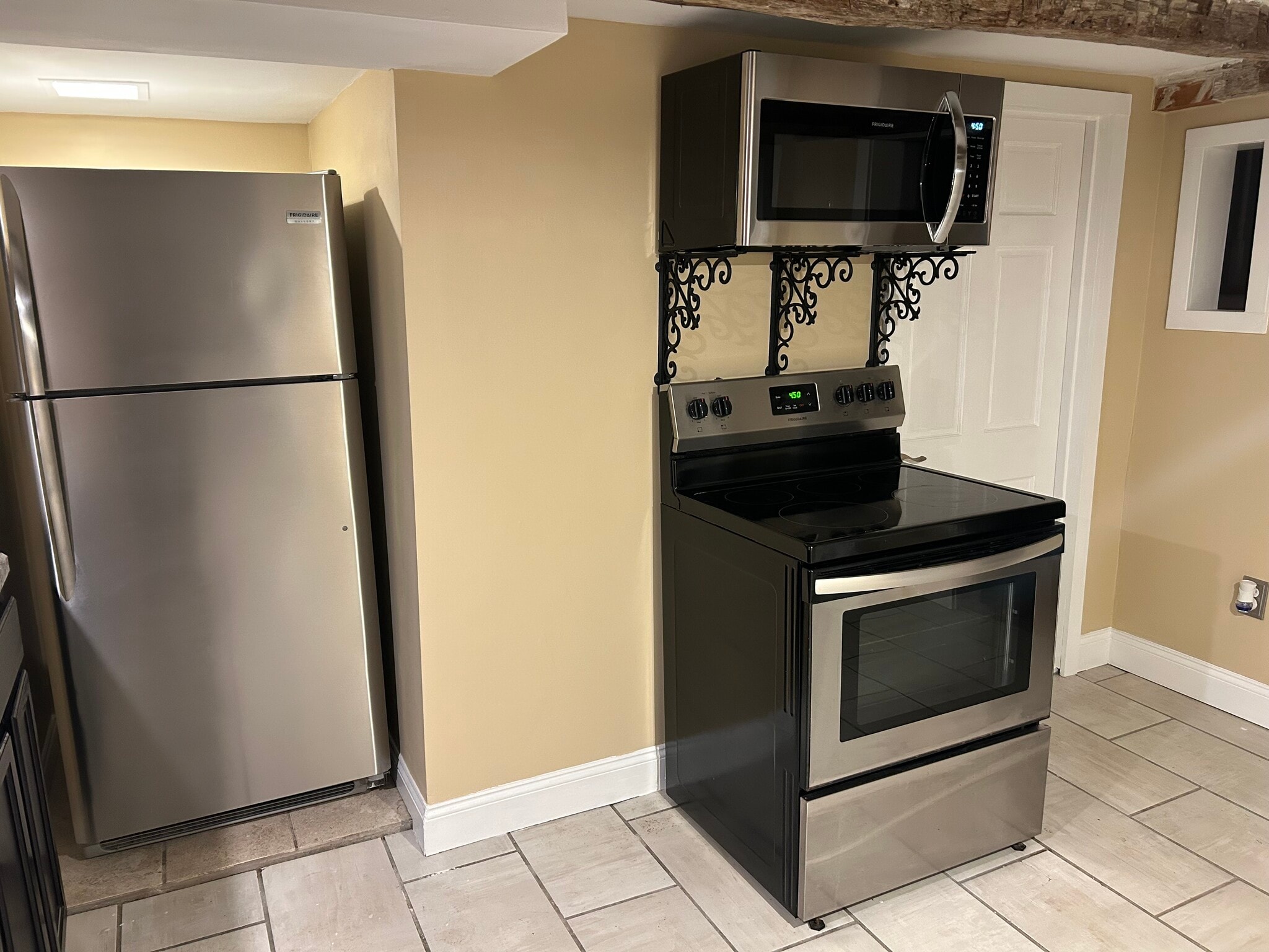 Building Photo - 303 Waterbury Hill Rd