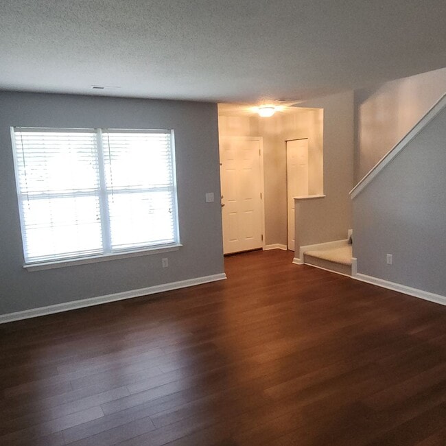 Building Photo - Inviting 2 Story House for Rent in Kerners...