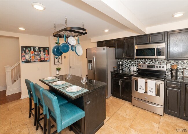 Building Photo - 312 Hall Ave