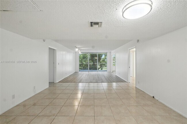 Building Photo - 3850 Oaks Clubhouse Dr