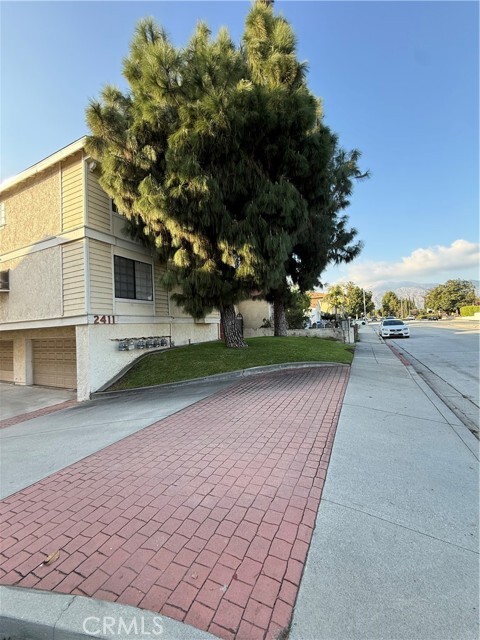 Building Photo - 2411 S Baldwin Ave