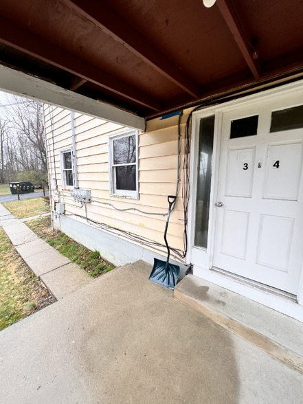 Building Photo - 2 Albert Ln