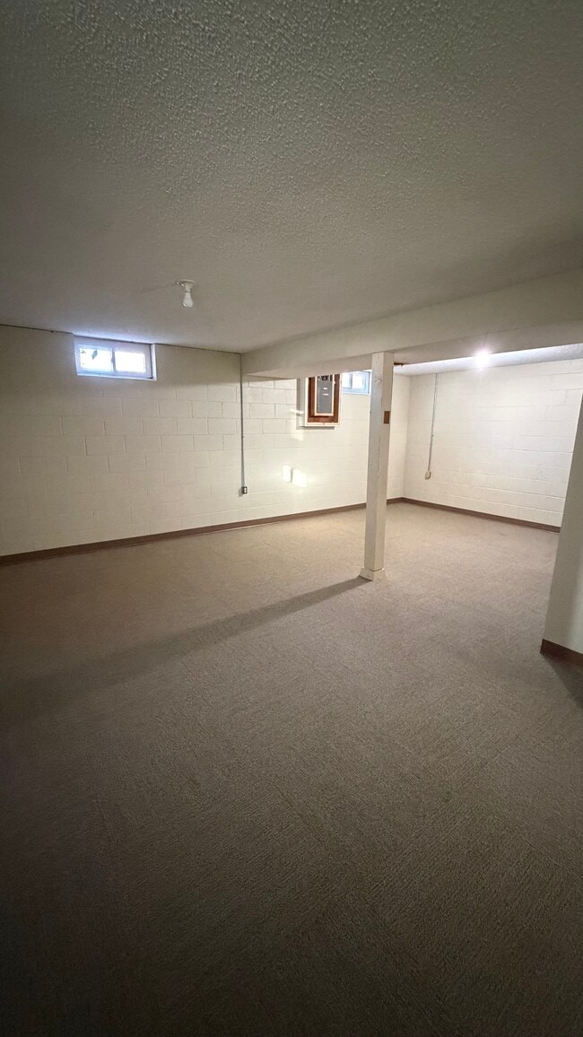 Building Photo - 1109 33rd Ave N