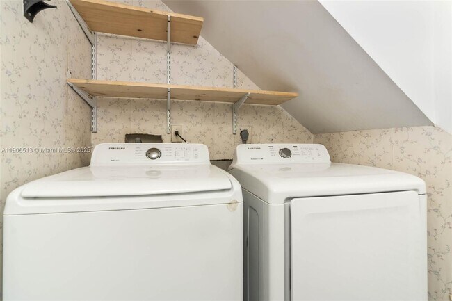 Building Photo - 14209 SW 94th Cir Ln