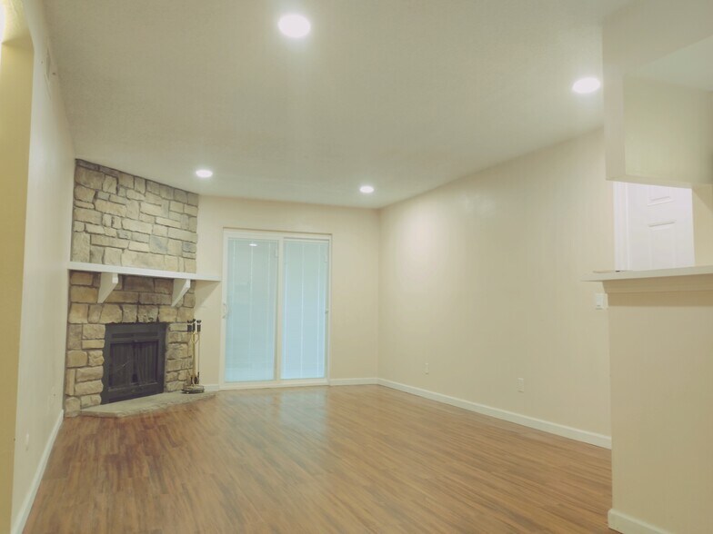 Building Photo - 8555 Fairmount Dr