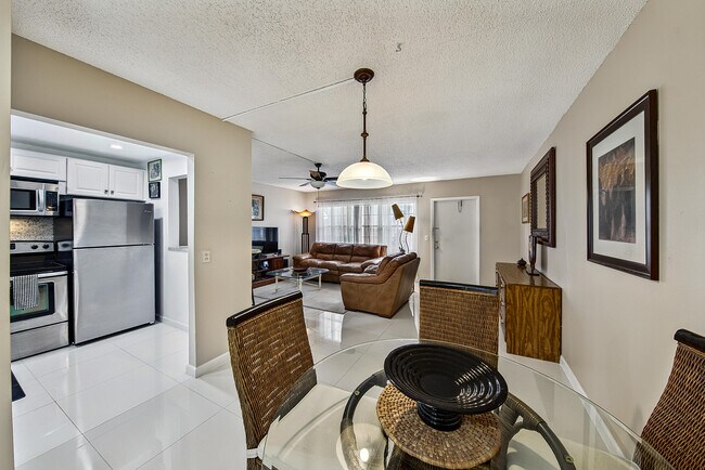 Building Photo - 96 Fanshaw Dr