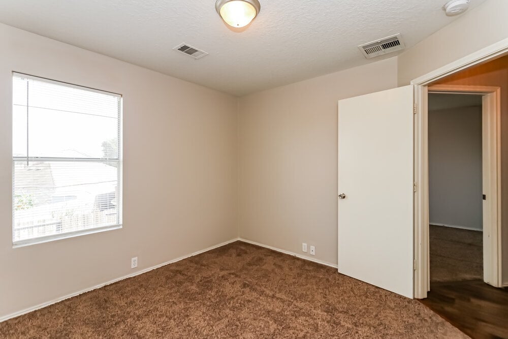 Building Photo - 6250 Gillian Park Dr