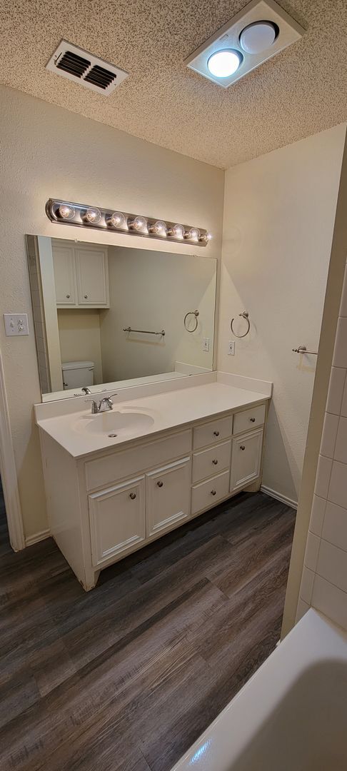 Building Photo - Spacious 4/2/2 in Frenship