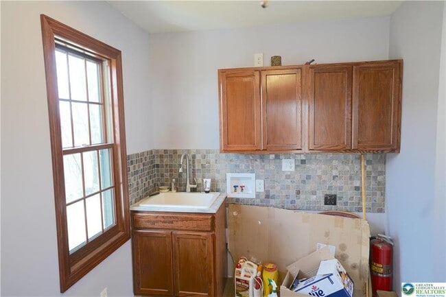 Building Photo - 655 Birch Dr