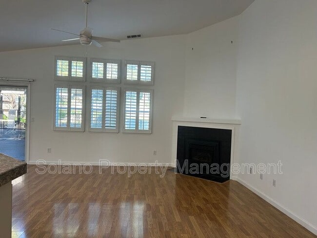 Building Photo - 542 Fiesta Ct