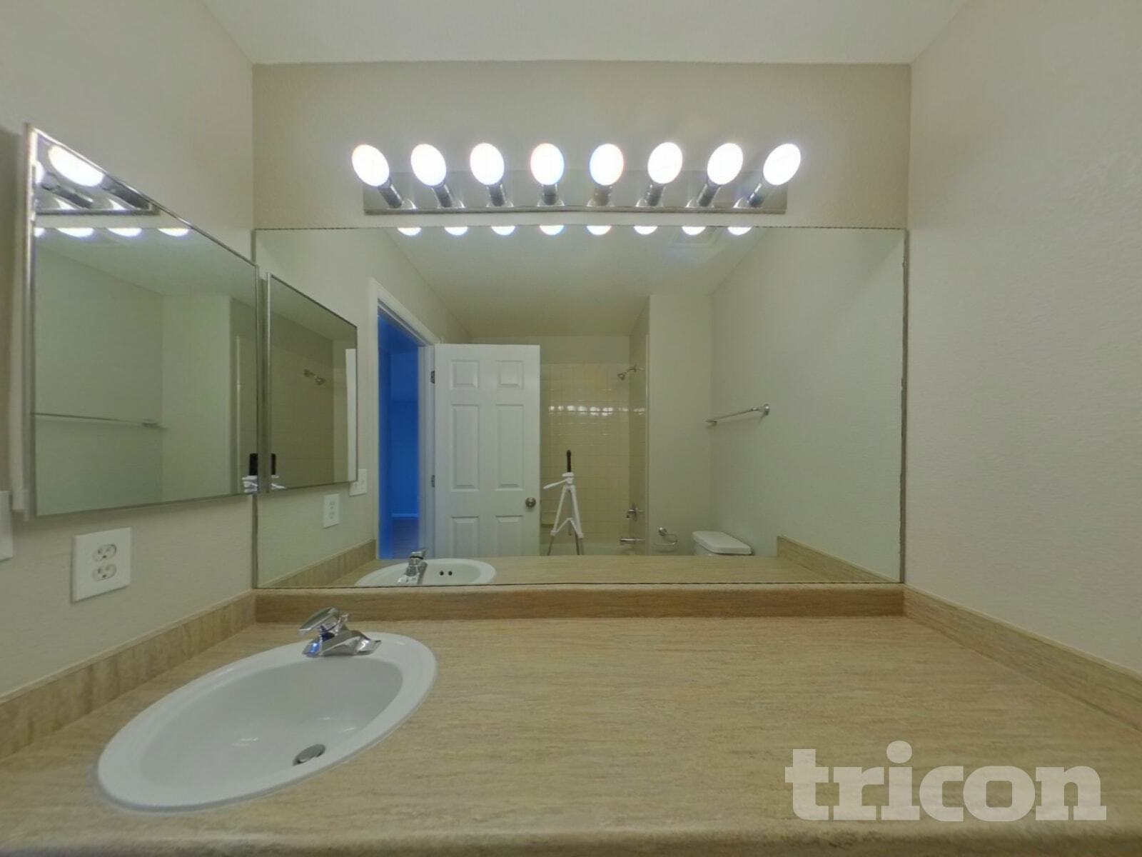 Building Photo - 9909 Vine St