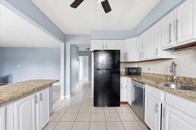Building Photo - 1400 70th St