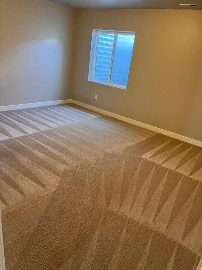 Building Photo - Beautiful Daybreak home for rent!