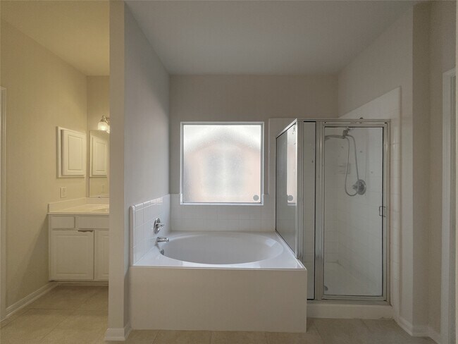 Building Photo - 2126 Winding Hollow Dr